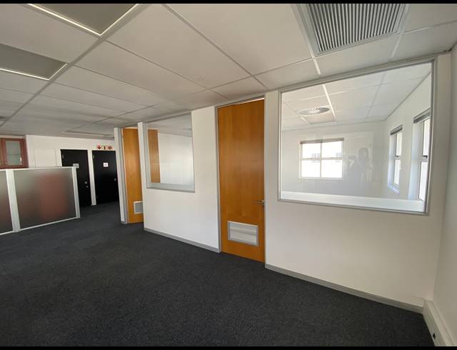 137M² OFFICE TO LET IN STEENBERG